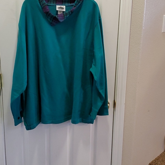 Sweatshirt with double buttoned plaid collar - Picture 1 of 2